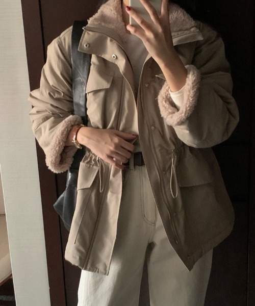 emi+（エミプラス）の「ドロスト裏ボアドッキングミリタリージャケット（ミリタリージャケット・レディース・ベージュ/ブラック・FREE）」の9枚目の写真