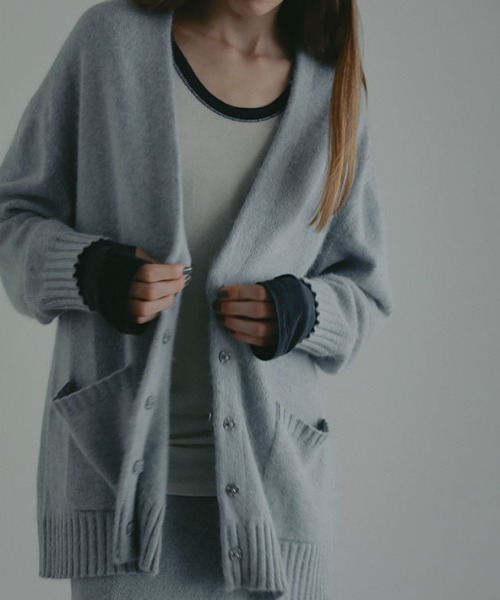 ETRE TOKYO（エトレトウキョウ）の「ボリュームスリーブニットカーデ
