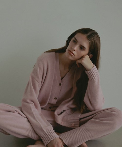 ETRE TOKYO（エトレトウキョウ）の「プレーンステッチＶネックニットカーディガン（カーディガン/ボレロ・レディース・ブルー/ベージュ/ピンク・FREE）」の22枚目の写真