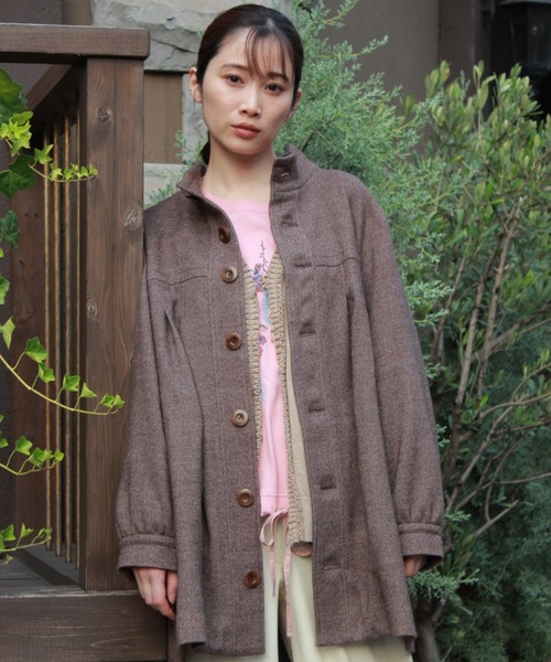 SUPER HAKKA（スーパーハッカ）の「フラワーワンポイント刺繍コットンアクリルフリルタックニットカーディガン（カーディガン/ボレロ・レディース・ベージュ/チャコール/ピンク・FREE）」の8枚目の写真