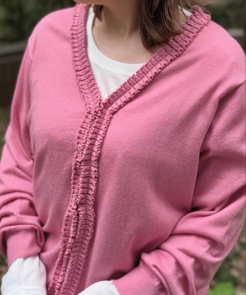 SUPER HAKKA（スーパーハッカ）の「フラワーワンポイント刺繍コットンアクリルフリルタックニットカーディガン（カーディガン/ボレロ・レディース・ベージュ/チャコール/ピンク・FREE）」の10枚目の写真