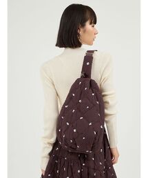 emmi | フラワーエンブロイダリーキルティングバッグ(ハンドバッグ)