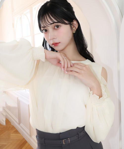 mipiarl(ミピアール)の「オフショルシアーギャザーブラウス(シャツ/ブラウス・レディース・ミント/アイボリー/ブラック・LARGE/MEDIUM/SMALL)」の2枚目の写真