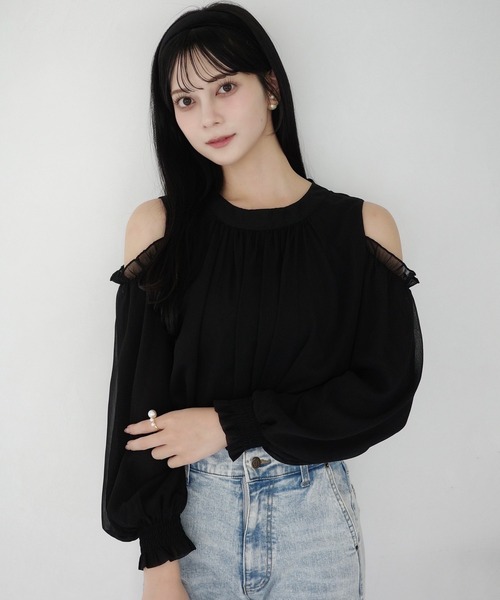 mipiarl(ミピアール)の「オフショルシアーギャザーブラウス(シャツ/ブラウス・レディース・ミント/アイボリー/ブラック・LARGE/MEDIUM/SMALL)」の1枚目の写真