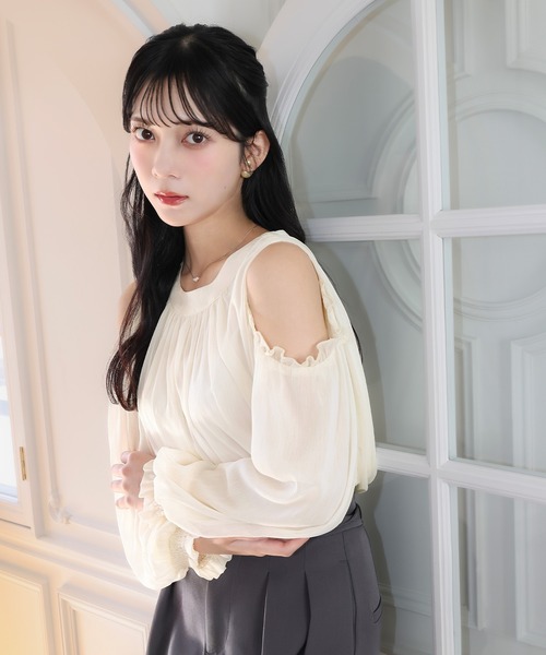 mipiarl(ミピアール)の「オフショルシアーギャザーブラウス(シャツ/ブラウス・レディース・ミント/アイボリー/ブラック・LARGE/MEDIUM/SMALL)」の16枚目の写真