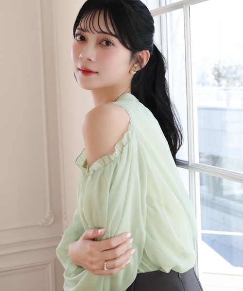 mipiarl(ミピアール)の「オフショルシアーギャザーブラウス(シャツ/ブラウス・レディース・ミント/アイボリー/ブラック・LARGE/MEDIUM/SMALL)」の19枚目の写真