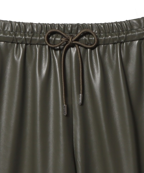 ESTNATION（エストネーション）の「ESTNATION / レザーライクパンツ（その他パンツ・レディース・ブラック/カーキ・36/38）」の10枚目の写真