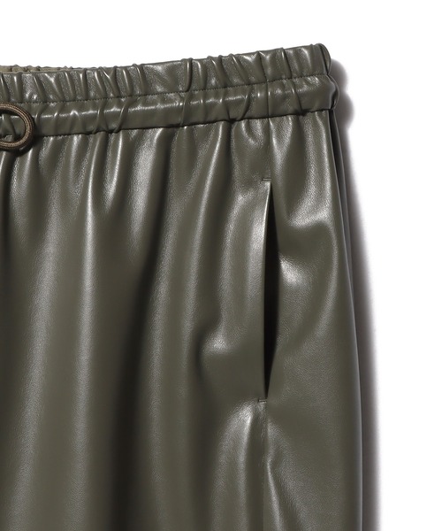 ESTNATION（エストネーション）の「ESTNATION / レザーライクパンツ（その他パンツ・レディース・ブラック/カーキ・36/38）」の11枚目の写真