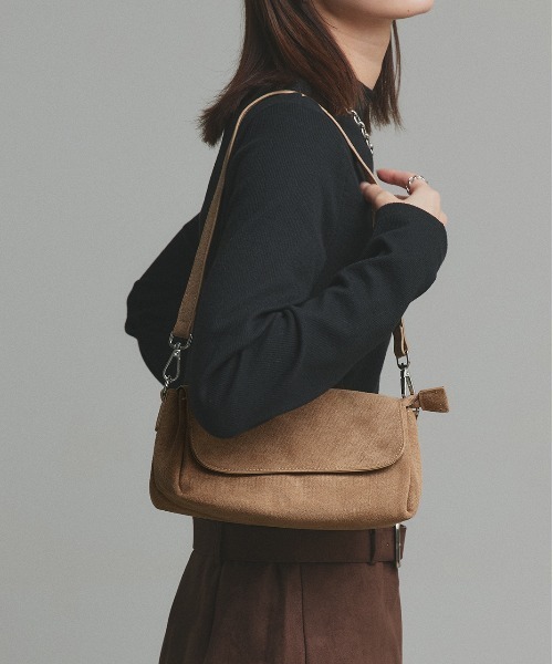 ad thie（アドティエ）の「2WAYスエード ミニショルダーバッグ（ショルダーバッグ・レディース・ブラック/ブラウン/カーキ/マスタード/ベージュ・FREE）」の16枚目の写真