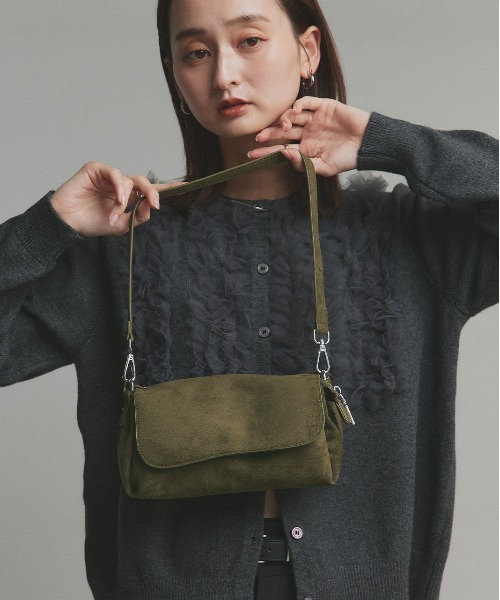 ad thie（アドティエ）の「2WAYスエード ミニショルダーバッグ（ショルダーバッグ・レディース・ブラック/ブラウン/カーキ/マスタード/ベージュ・FREE）」の22枚目の写真
