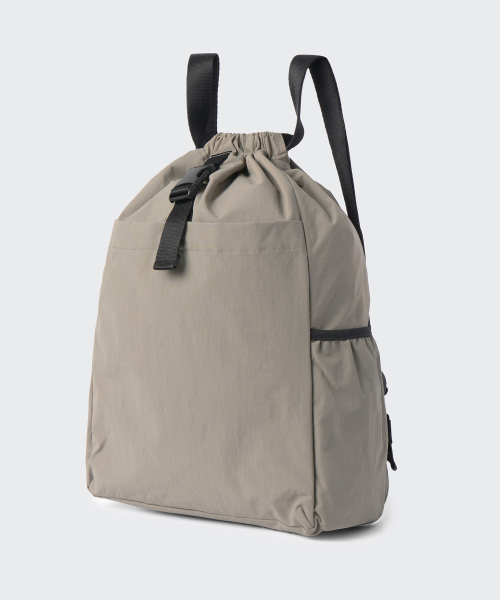 MUSINSA STANDARD（ムシンサスタンダード）の「リップストップワンバックルドローストリングバックパック[グレイッシュベージュ]（バックパック/リュック・レディース・その他・FREE）」の12枚目の写真