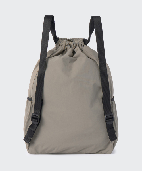 MUSINSA STANDARD（ムシンサスタンダード）の「リップストップワンバックルドローストリングバックパック[グレイッシュベージュ]（バックパック/リュック・レディース・その他・FREE）」の11枚目の写真