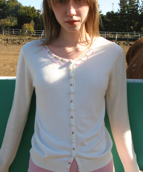 SINOON(シヌーン)の「BEADS POINT CARDIGAN (IVORY)(カーディガン/ボレロ・レディース・アイボリー・FREE)」の3枚目の写真