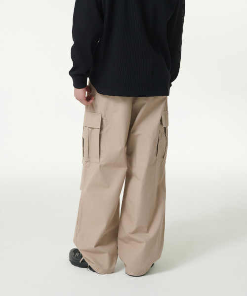 MUSINSA STANDARD（ムシンサスタンダード）の「リップストップパラシュートカーゴパンツ[ベージュ]（その他パンツ・メンズ・その他・26/27/28/29/30/31/32/33/34/36/38/40/42）」の3枚目の写真