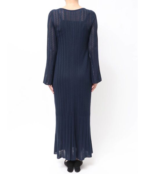 TONAL(トーナル)の「透かし編みニットワンピース(ワンピース・レディース・ネイビー/グレー/オフホワイト・MEDIUM)」の15枚目の写真