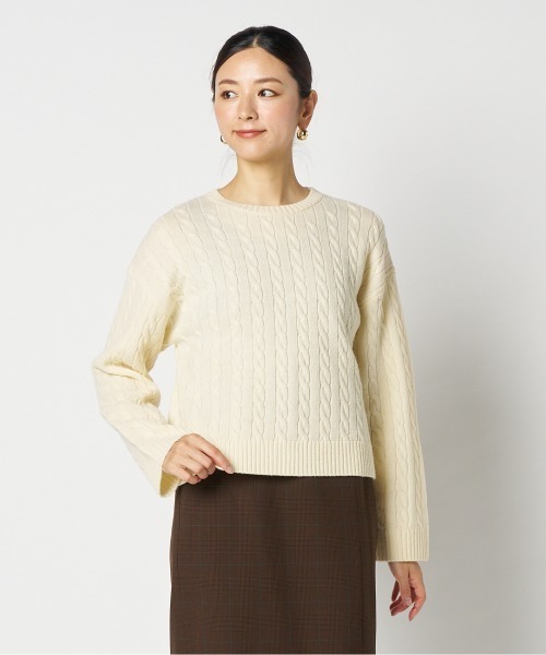 Letroyes(ルトロワ)の「CABLE CREW NECK KNIT(ニット/セーター・レディース・アイボリー/チャコールグレー/ネイビー・1/2)」の2枚目の写真