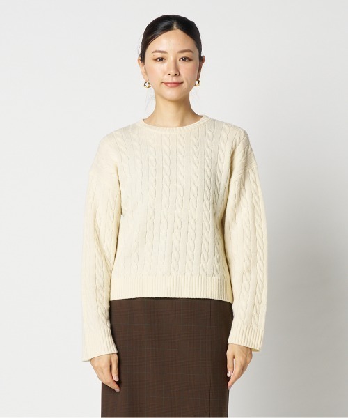 Letroyes(ルトロワ)の「CABLE CREW NECK KNIT(ニット/セーター・レディース・アイボリー/チャコールグレー/ネイビー・1/2)」の10枚目の写真