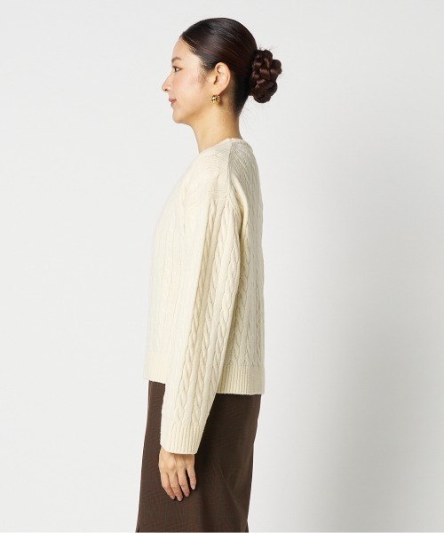 Letroyes(ルトロワ)の「CABLE CREW NECK KNIT(ニット/セーター・レディース・アイボリー/チャコールグレー/ネイビー・1/2)」の11枚目の写真