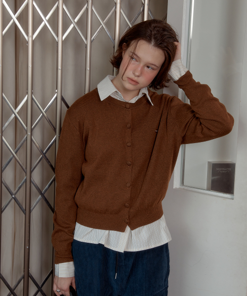 ANOETIC(アノエティック)の「ANC BASIC ROUND CARDIGAN_BROWN(カーディガン/ボレロ・レディース・ブラウン・FREE)」の3枚目の写真
