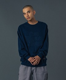 PATCHED OLD ENGLISH CREWNECK SWEATSHIRT