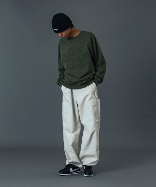 XLARGE（エクストララージ）の「PATCHED OLD ENGLISH CREWNECK SWEATSHIRT（スウェット・メンズ・ブラック/オリーブ/グレー/ネイビー・S/M/L/XL）」の13枚目の写真
