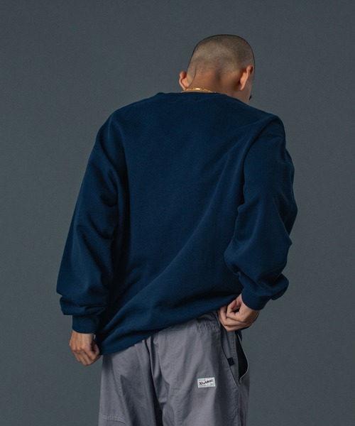 XLARGE（エクストララージ）の「PATCHED OLD ENGLISH CREWNECK SWEATSHIRT（スウェット・メンズ・ブラック/オリーブ/グレー/ネイビー・S/M/L/XL）」の16枚目の写真