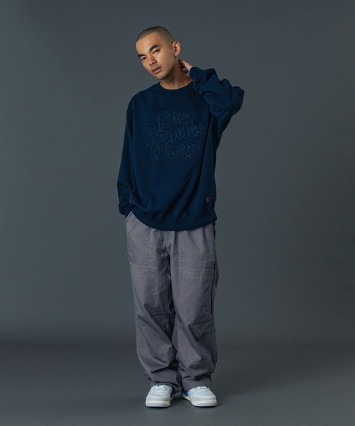 XLARGE（エクストララージ）の「PATCHED OLD ENGLISH CREWNECK SWEATSHIRT（スウェット・メンズ・ブラック/オリーブ/グレー/ネイビー・S/M/L/XL）」の17枚目の写真