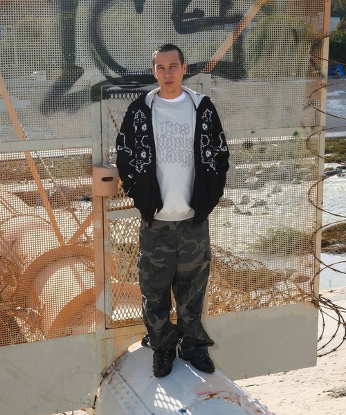 XLARGE（エクストララージ）の「PATCHED OLD ENGLISH CREWNECK SWEATSHIRT（スウェット・メンズ・ブラック/オリーブ/グレー/ネイビー・S/M/L/XL）」の21枚目の写真