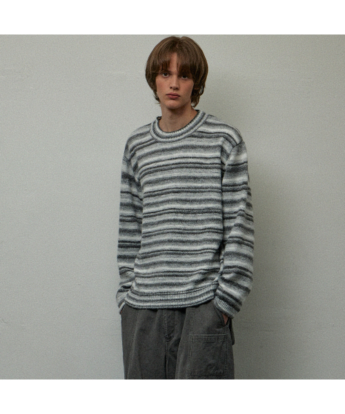 LEARVE(ルアブ)の「グラデーションスタックスマキシクルーネックニットグレー(ニット/セーター・メンズ・その他・MEDIUM/LARGE/X-LARGE)」の4枚目の写真