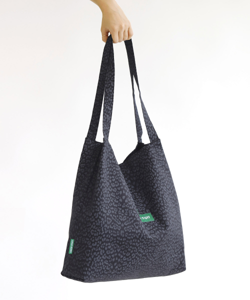 GREEN STUFF（グリーンスタッフ）の「boxy bag 53 - leopard black（エコバッグ/サブバッグ・レディース・その他・FREE）」の3枚目の写真