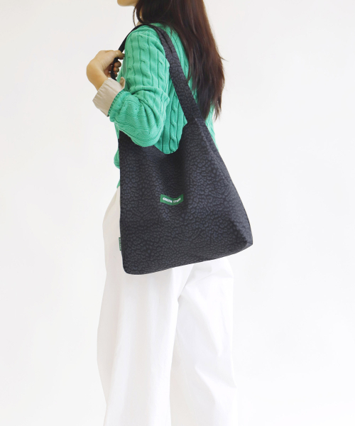GREEN STUFF（グリーンスタッフ）の「boxy bag 53 - leopard black（エコバッグ/サブバッグ・レディース・その他・FREE）」の7枚目の写真