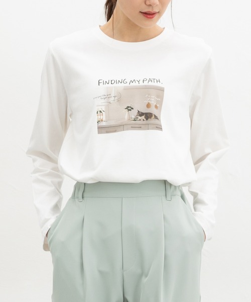 Honeys（ハニーズ）の「フォトプリントＴシャツ（Tシャツ/カットソー・レディース・スミクロ/オフホワイト/ダークブラウン/グレイッシュベージュ/ラベンダー・M/LL/L）」の2枚目の写真