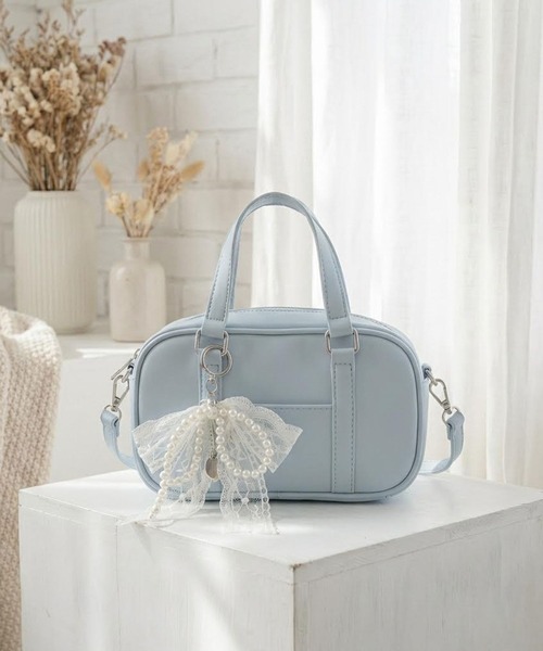 repipi armario（レピピ アルマリオ）の「【2WAY】チャーム付きミニボストンバッグ（ショルダーバッグ・レディース・サックスブルー/ブラック/アイボリー・ONE SIZE）」の3枚目の写真