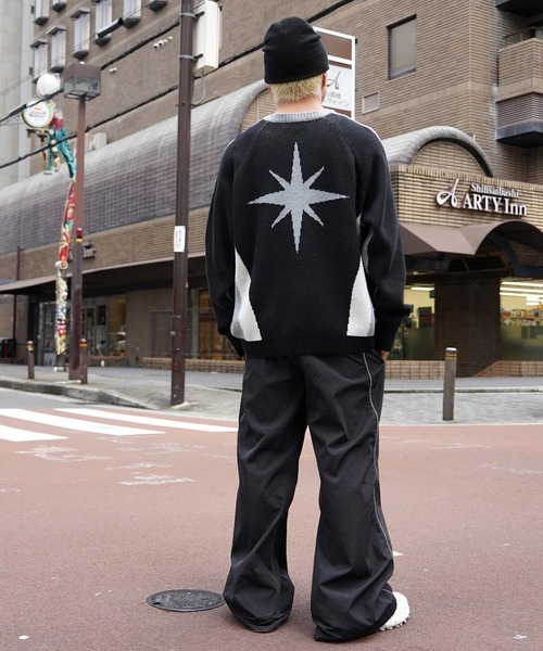 GUIDER（ガイダー）の「【GUIDER】コンパス クルーネックニット / Compass Crew Neck Knit（ニット/セーター・メンズ・ブラウン/ピンク/ブラック・M/L/XL）」の13枚目の写真