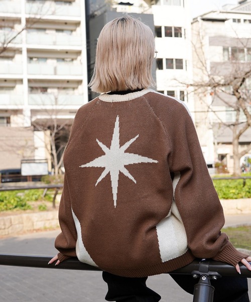 GUIDER（ガイダー）の「【GUIDER】コンパス クルーネックニット / Compass Crew Neck Knit（ニット/セーター・メンズ・ブラウン/ピンク/ブラック・M/L/XL）」の19枚目の写真