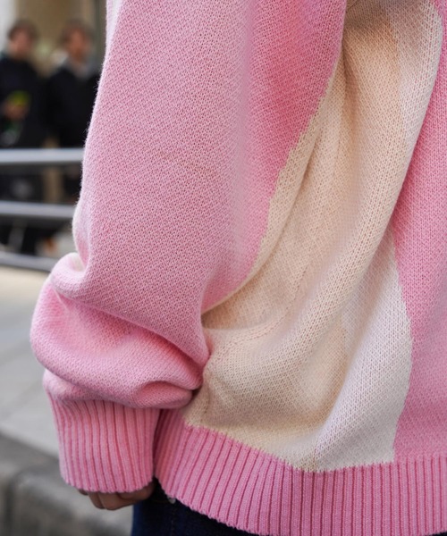 GUIDER（ガイダー）の「【GUIDER】コンパス クルーネックニット / Compass Crew Neck Knit（ニット/セーター・メンズ・ブラウン/ピンク/ブラック・M/L/XL）」の4枚目の写真
