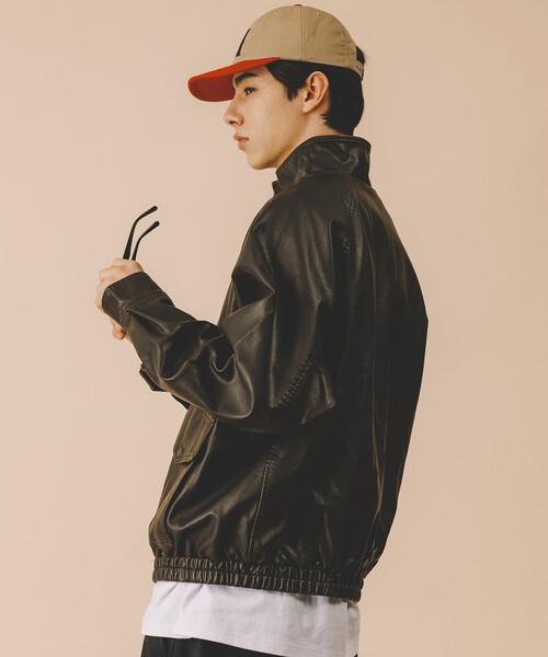 FREAK'S STORE（フリークスストア）の「ウォッシュ加工 レザレッド スタンドカラー ジップアップ ショートブルゾン（ブルゾン・メンズ・ブラウン/ブラック/ベージュ・LARGE/MEDIUM）」の6枚目の写真