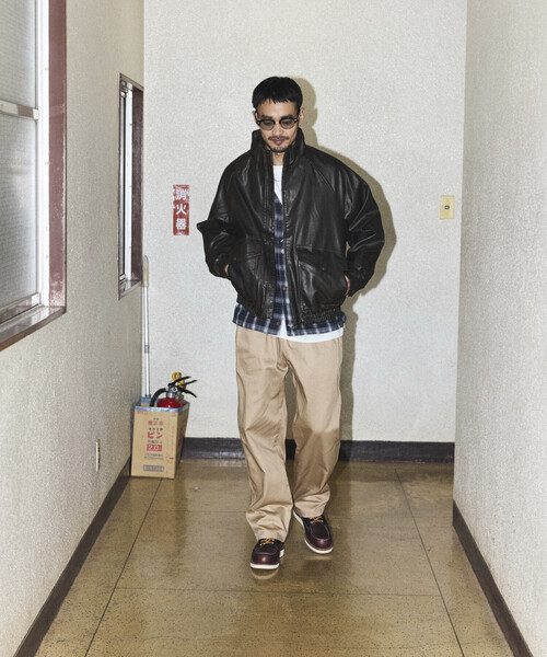 FREAK'S STORE(フリークスストア)の「ウォッシュ加工 レザレッド スタンドカラー ジップアップ ショートブルゾン(ブルゾン・メンズ・ブラウン/ブラック/ベージュ・LARGE/MEDIUM)」の16枚目の写真