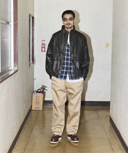 FREAK'S STORE(フリークスストア)の「ウォッシュ加工 レザレッド スタンドカラー ジップアップ ショートブルゾン(ブルゾン・メンズ・ブラウン/ブラック/ベージュ・LARGE/MEDIUM)」の17枚目の写真