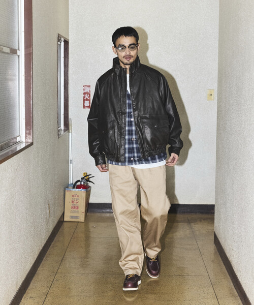 FREAK'S STORE(フリークスストア)の「ウォッシュ加工 レザレッド スタンドカラー ジップアップ ショートブルゾン(ブルゾン・メンズ・ブラウン/ブラック/ベージュ・LARGE/MEDIUM)」の18枚目の写真