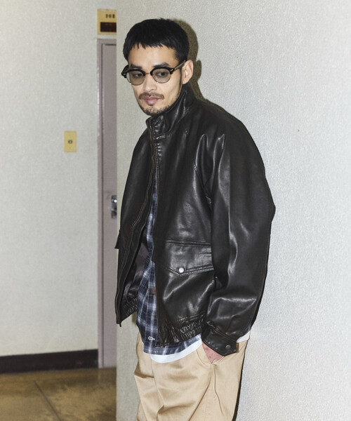 FREAK'S STORE（フリークスストア）の「ウォッシュ加工 レザレッド スタンドカラー ジップアップ ショートブルゾン（ブルゾン・メンズ・ブラウン/ブラック/ベージュ・LARGE/MEDIUM）」の11枚目の写真