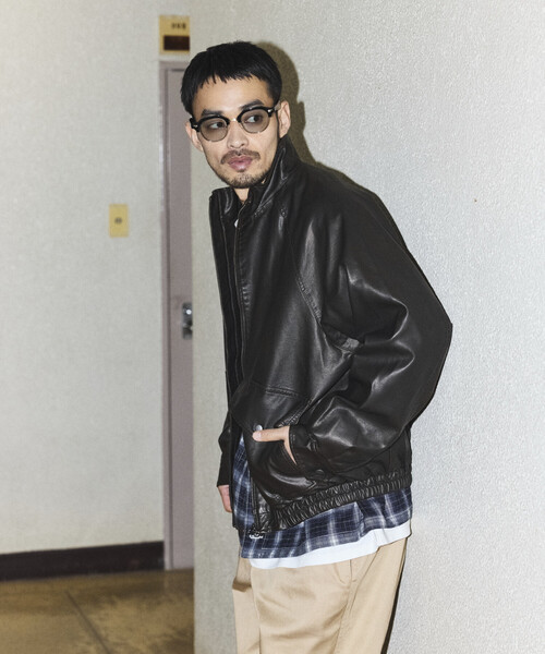 FREAK'S STORE（フリークスストア）の「ウォッシュ加工 レザレッド スタンドカラー ジップアップ ショートブルゾン（ブルゾン・メンズ・ブラウン/ブラック/ベージュ・LARGE/MEDIUM）」の17枚目の写真