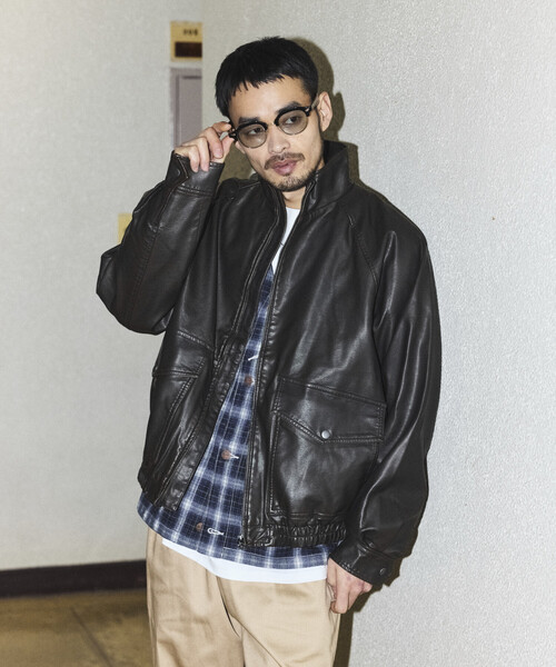 FREAK'S STORE（フリークスストア）の「ウォッシュ加工 レザレッド スタンドカラー ジップアップ ショートブルゾン（ブルゾン・メンズ・ブラウン/ブラック/ベージュ・LARGE/MEDIUM）」の4枚目の写真