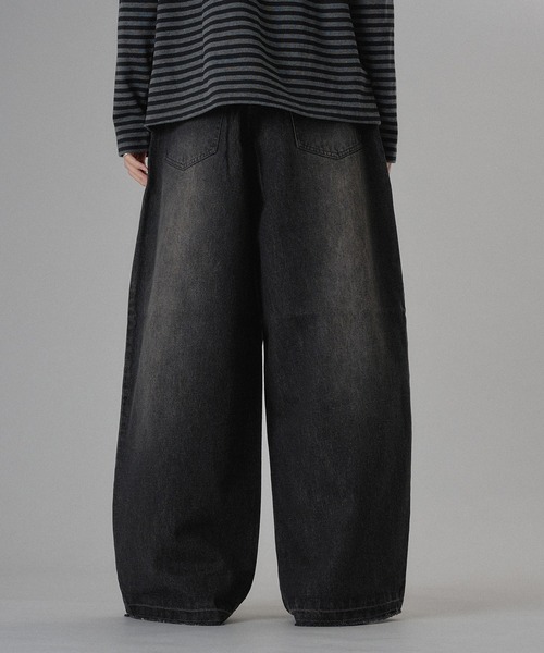 ONCILY（オンシェリー）の「【セットアップ可能】DOT LEATHER PATCH WIDE STRAIGHT DENIM PANTS / ドットレザーパッチワイドストレートデニムパンツ（デニムパンツ・メンズ・インディゴブルー/ブラック・SMALL/MEDIUM/LARGE）」の7枚目の写真