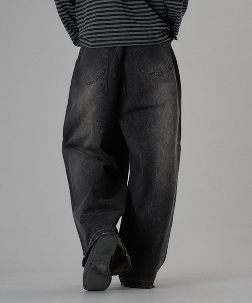 ONCILY（オンシェリー）の「【セットアップ可能】DOT LEATHER PATCH WIDE STRAIGHT DENIM PANTS / ドットレザーパッチワイドストレートデニムパンツ（デニムパンツ・メンズ・インディゴブルー/ブラック・SMALL/MEDIUM/LARGE）」の8枚目の写真