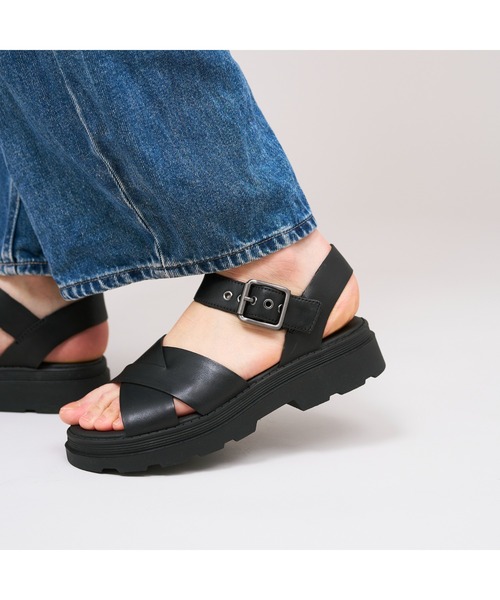 Clarks(クラークス)の「Orinoco3 Cross / オリノコ3クロス (ブラックレザー)(サンダル・レディース・ブラック・UK4.5/UK4/UK3.5/UK3/UK6/UK5.5/UK5)」の21枚目の写真