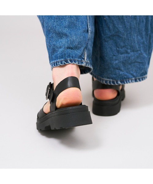 Clarks(クラークス)の「Orinoco3 Cross / オリノコ3クロス (ブラックレザー)(サンダル・レディース・ブラック・UK4.5/UK4/UK3.5/UK3/UK6/UK5.5/UK5)」の22枚目の写真