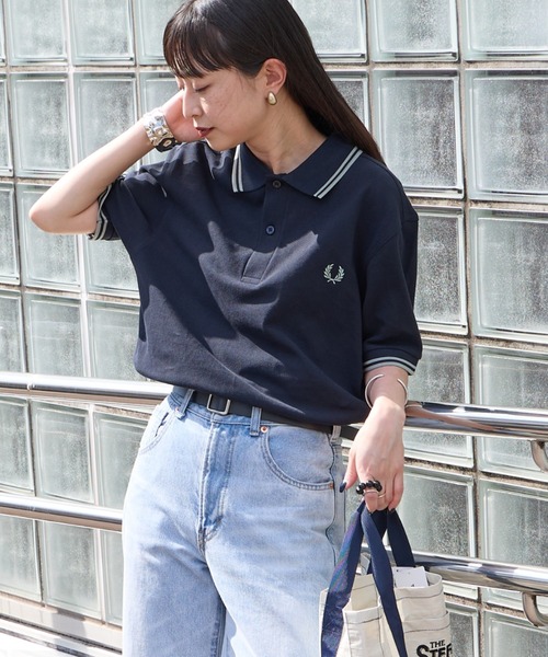 FRED PERRY（フレッドペリー）の「[FRED PERRY/フレッドペリー] ツインティップライン ワンポイントロゴ刺繍ポロシャツ M3600（ポロシャツ・レディース・オリーブ/ブラック系/ブラック系1/ダークブルー/チャコール/ブルーグレー/ホワイト系1/キャメル/モスグリーン/グリーン/ネイビー系/ナチュラル/グレー/オフホワイト/ワイン/サックスブルー/ダークグリーン/ホワイト/ブラック/ネイビー/ネイビー系1/レッド/チャコールグレー/グリーン系・M/S/XL/L）」の20枚目の写真