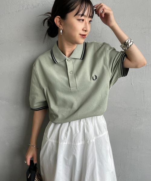 FRED PERRY（フレッドペリー）の「[FRED PERRY/フレッドペリー] ツインティップライン ワンポイントロゴ刺繍ポロシャツ M3600（ポロシャツ・レディース・オリーブ/ブラック系/ブラック系1/ダークブルー/チャコール/ブルーグレー/ホワイト系1/キャメル/モスグリーン/グリーン/ネイビー系/ナチュラル/グレー/オフホワイト/ワイン/サックスブルー/ダークグリーン/ホワイト/ブラック/ネイビー/ネイビー系1/レッド/チャコールグレー/グリーン系・M/S/XL/L）」の15枚目の写真