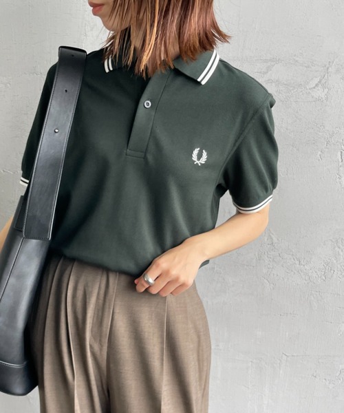 FRED PERRY（フレッドペリー）の「[FRED PERRY/フレッドペリー] ツインティップライン ワンポイントロゴ刺繍ポロシャツ M3600（ポロシャツ・レディース・オリーブ/ブラック系/ブラック系1/ダークブルー/チャコール/ブルーグレー/ホワイト系1/キャメル/モスグリーン/グリーン/ネイビー系/ナチュラル/グレー/オフホワイト/ワイン/サックスブルー/ダークグリーン/ホワイト/ブラック/ネイビー/ネイビー系1/レッド/チャコールグレー/グリーン系・M/S/XL/L）」の12枚目の写真